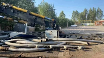 "Түнде кесіп әкеткен": Алматыда құны 80 млн теңге болатын жарық бағандарын ұрлағандар ұсталды