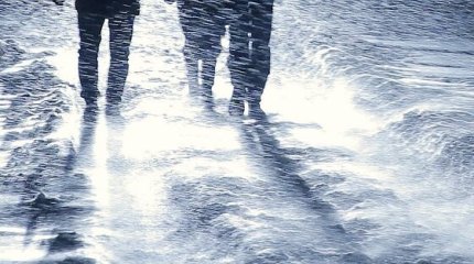 Полицейские Степногорска помогли заблудившимся в метель иностранке с ребёнком