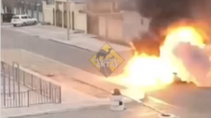Автомобиль взорвался на одной из улиц в Актау