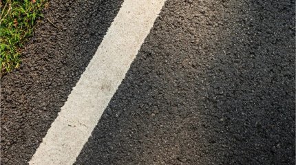 Дороги из окурков начали делать в Европе