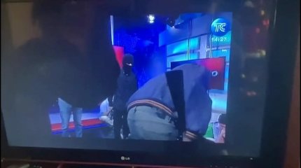 180 человек в заложниках: власти Эквадора ввели режим ЧП