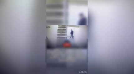 Молодой парень справил нужду в подъезде: что с культурой казахстанцев?