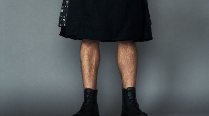 Менеджер переоделся в женщину, чтобы обокрасть офис работодателя