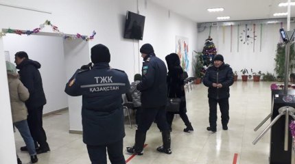 Иностранцы застряли на трассе из-за непогоды