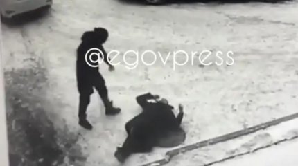 Өскеменде ер адамды көшеде атып кетті