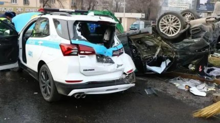 Алматыда полицейлер мінген көлік апатқа ұшырады