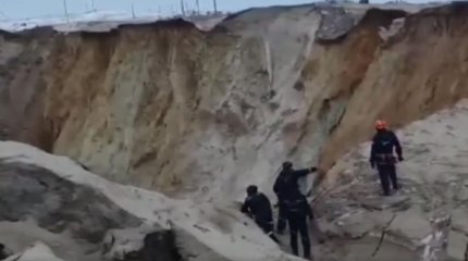 Вторую неделю продолжаются поиски провалившегося под землю автобуса