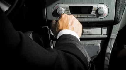 Чиновников Семея подозревают в незаконном использовании казённых авто