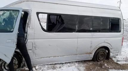 Қызылордада журналистер мінген әкімдік көлігі жол апатына ұшырады