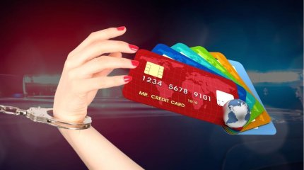 Карагандинка обокрала пенсионера после трёх лет ухода за ним