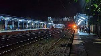 Пойызда туриске көмегін ұсынған теміржол қызметкері оны зорлап кеткен