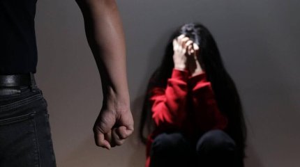 Әйелін бірнеше рет ұрып-соққан Рахат Тұрлыханов 10 күнге қамалды