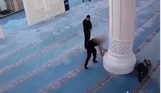 Во время намаза у мужчины в мечети украли «iPhone -11»