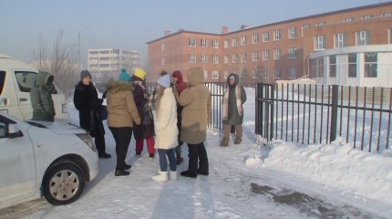 Столичные родители уже второй год пытаются вернуть детей в старое здание школы