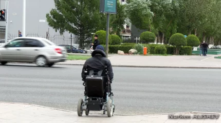 Астанада сот орындаушылар 30-ға жуық мүгедектің шоттарын бұғаттап тастаған