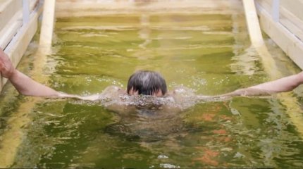 Крещенские купания начались в Астане (ВИДЕО)