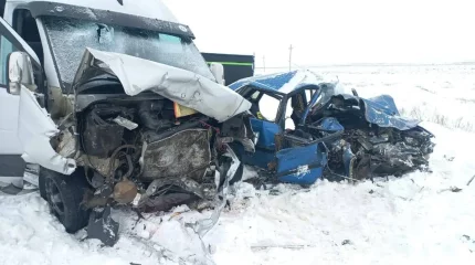 Абай облысында жантүршігерлік жол апатынан екі адам көз жұмды