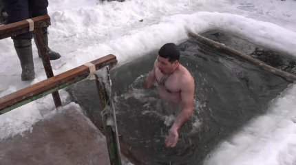 "Хотя бы раз в жизни попробовать надо": казахстанцы о крещенских купаниях
