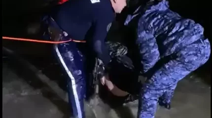 "Басы ғана көрінген". Атырауда жасөспірім қақаған аязда мұз ойығына суға түсіп кеткен
