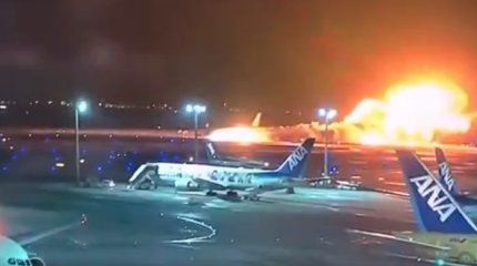 Жуткое возгорание самолёта в Токио: 400 пассажиров чудом выжили