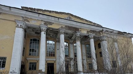 Исторический дворец превратили в руины в Темиртау