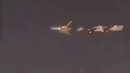 Желіде аспандағы ұшақтың жанып бара жатқан видеосы тарады