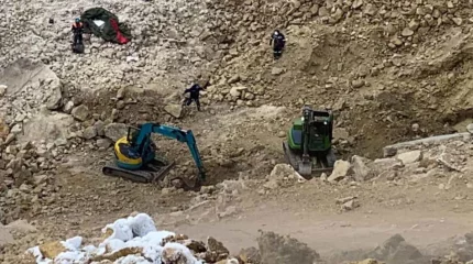 "Майқайың-алтын" кенішіндегі апат: Шұңқырға екінші экскаватор түсірілді