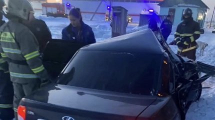 Два человека погибли при столкновении легковушки с тепловозом под Карагандой