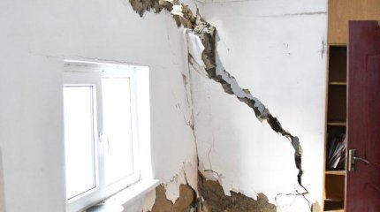 Атырауда үйлер опырылып ортасына түсті