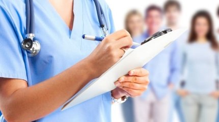 Десятки медработников в Актау восемь месяцев не получали зарплату