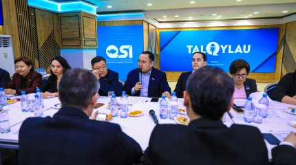 «AMANAT»: сарапшылар «TALQYLAU» алаңында 2024 жылға жасалған болжамдарды талқылады