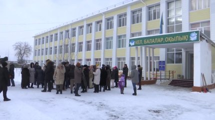Ақтөбеде №33 мектептің оқушылары екі корпус арасында жүгіріп жүріп білім алуға мәжбүр