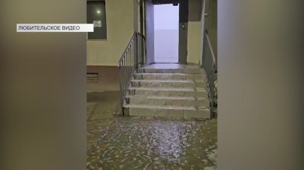 Настоящее коммунальное ЧП произошло в одной из многоэтажек Актау.