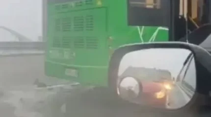 Алматыда жеңіл көлік автобусқа соғылып, бір адам қаза тапты