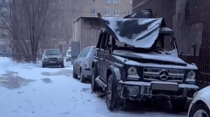 Қарағандыда тұрғын үйдің ауласында "гелендваген" жарылып кетті