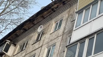 Петропавлда көпқабатты үйдің шатыры опырылып түсті