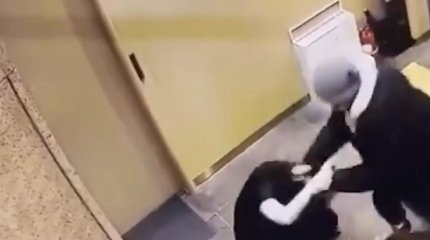 14 жастағы бала депутатты аямай ұрды