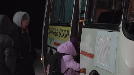 Шалғай аудандардағы балалар сабаққа мектеп автобусымен барады