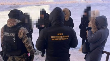 Молодых супругов задержали по подозрению в распространении наркотиков