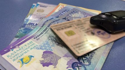 Актюбинец хотел купить права жене и брату