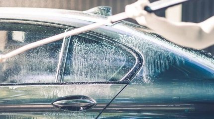 Автомойки обяжут мыть машины уже использованной водой
