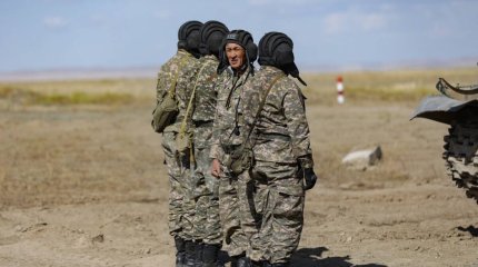 Қарулы күштерден 3 жылда 17 мыңнан астам адам кетіп қалған