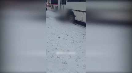 Таразда автобус жүргізушісі адамды қағып,  үстінен басып өткен