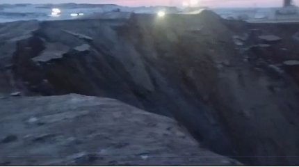 Автобус с людьми провалился под землю в Павлодарской области: 2 человека погибли