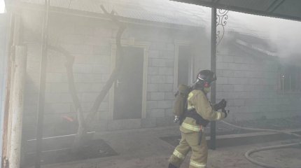 Атырауда жеке үйде жарылған газдан зардап шеккен тағы бір адам көз жұмды