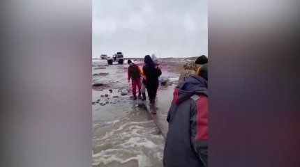 Ақтөбеде тұрғындар үш жасар баланы ажалдан арашалап қалды