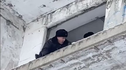 Полицейские не дали аулиекольцу упасть с высоты