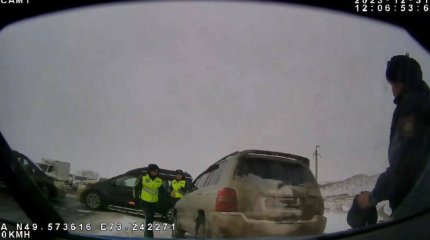 100 километров гнались карагандинские полицейские за нарушителем (ВИДЕО)