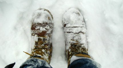 Усложняет жизнь: костанайцы жалуются на не вывезенный снег