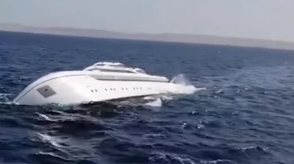 Туристерді тасыған кеме суға батып кетті